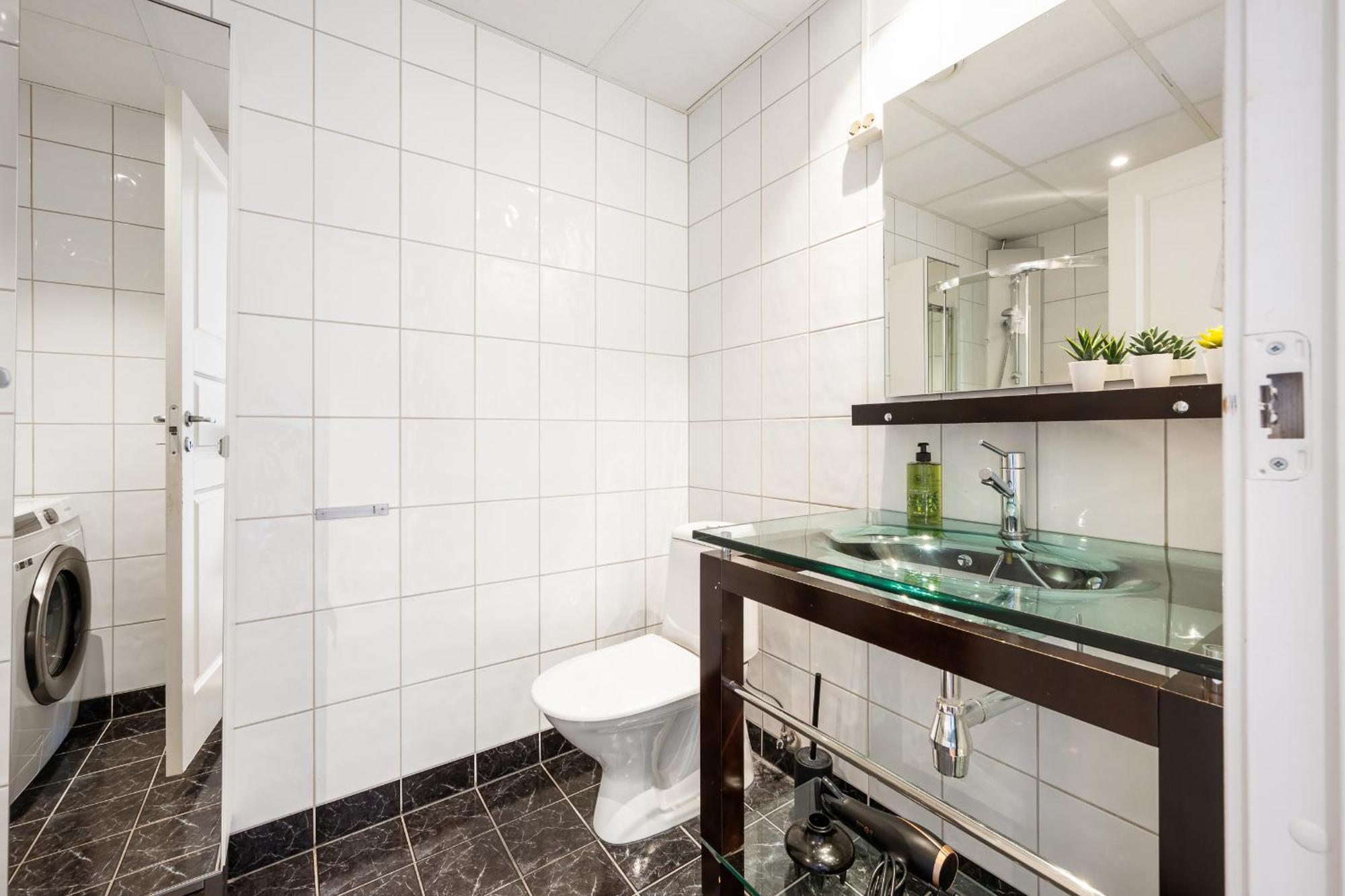 New! Sea Front Apt. With Terrace Above The Sea! Bergen Bagian luar foto